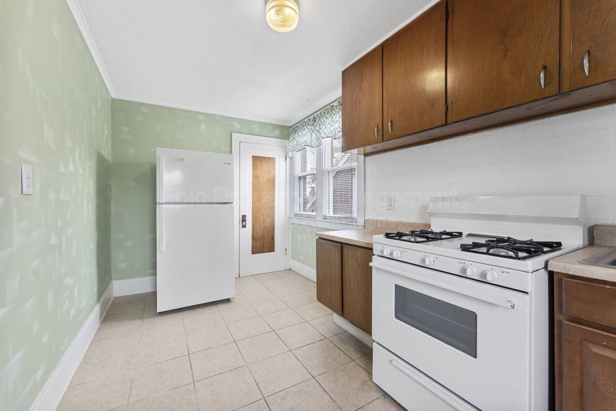 Apartment for rent at 152 Ford Ave, Wyandotte, MI 48192