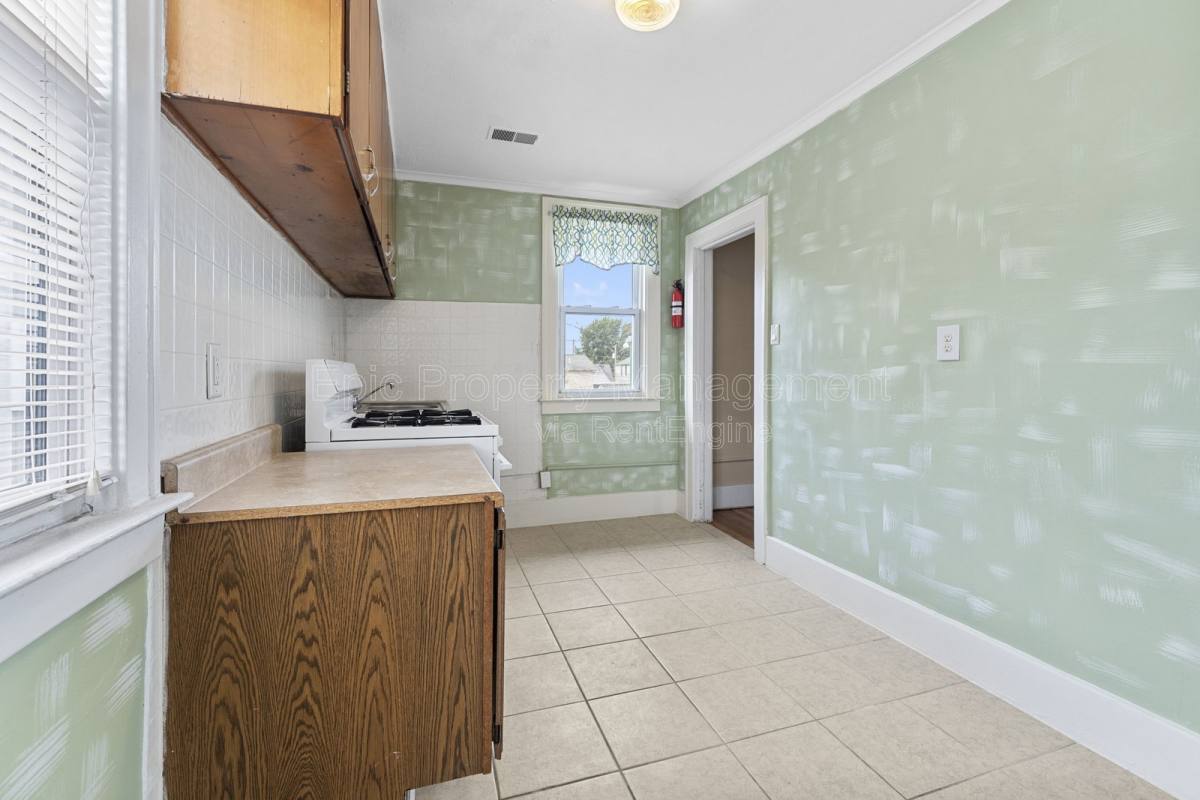 Apartment for rent at 152 Ford Ave, Wyandotte, MI 48192