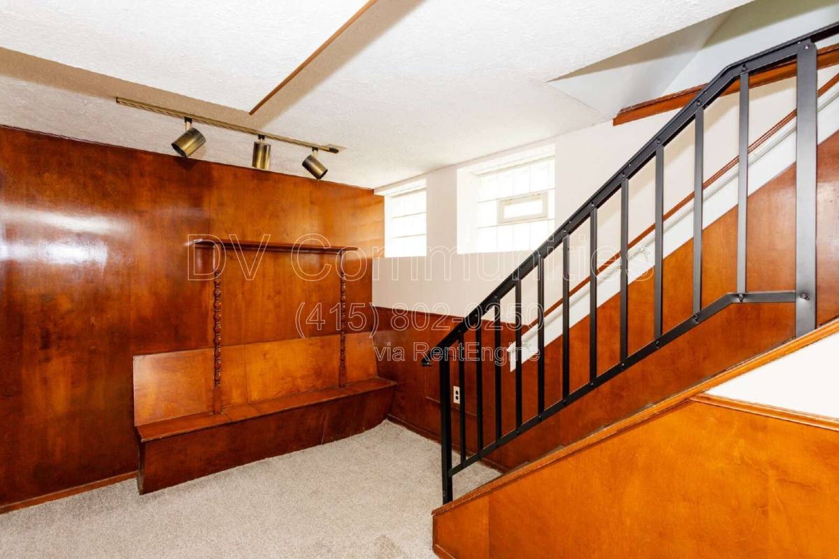 House for rent at 1584 Maple Rd, Cleveland, OH 44121