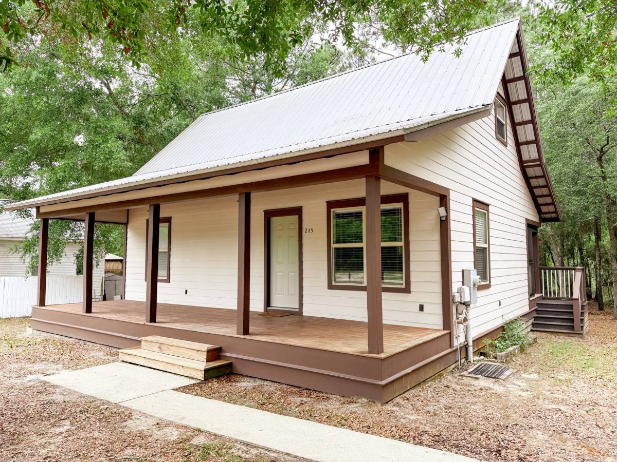 House for rent at 245 Pine St, Freeport, FL 32439