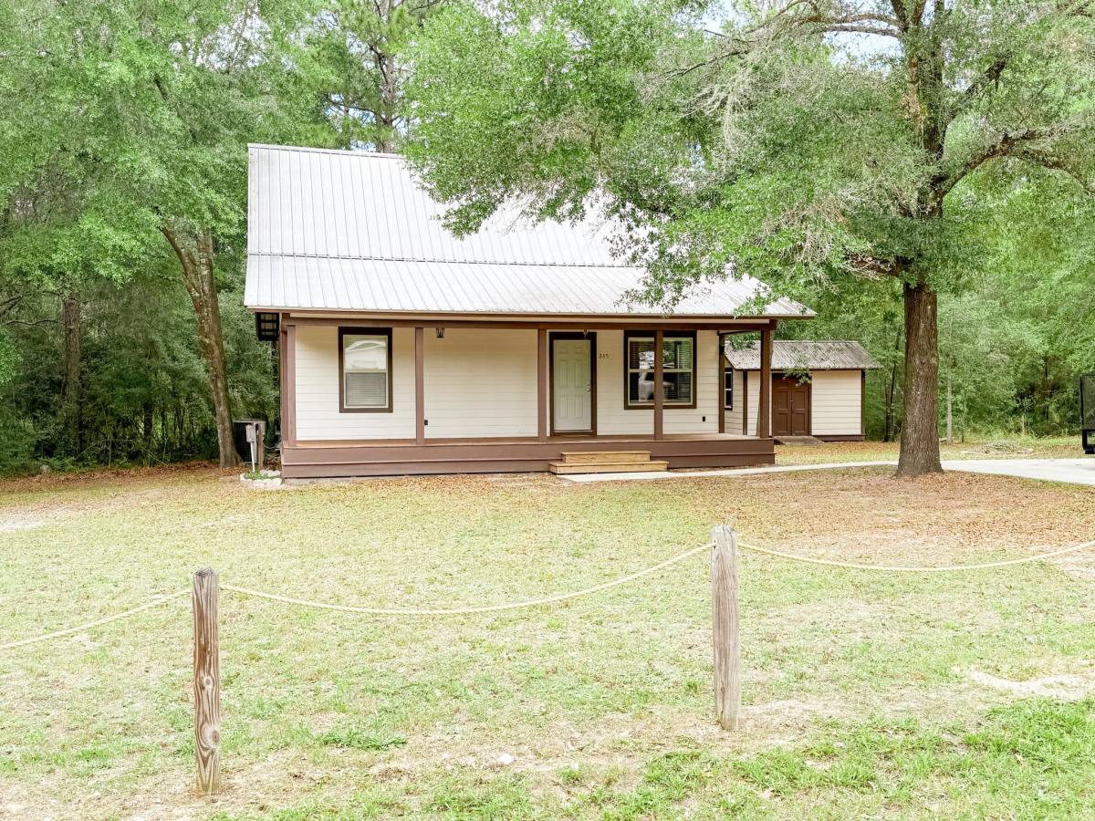House for rent at 245 Pine St, Freeport, FL 32439