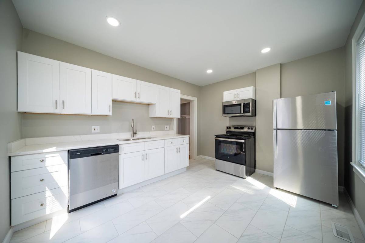 Apartment for rent at 75 E Markison Ave, Columbus, OH 43207