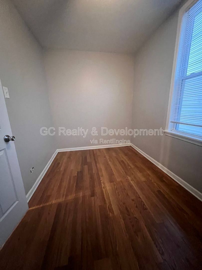Apartment for rent at 8336 S Kingston Ave #1, Chicago, IL 60617
