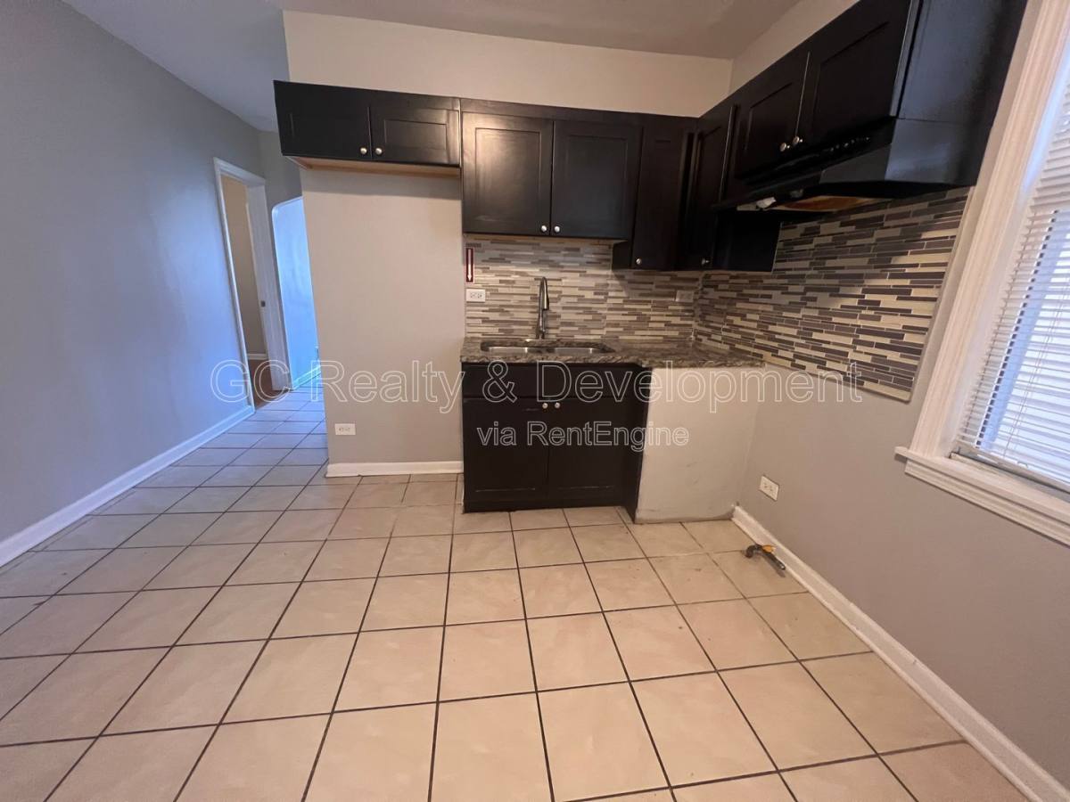 Apartment for rent at 8336 S Kingston Ave #1, Chicago, IL 60617