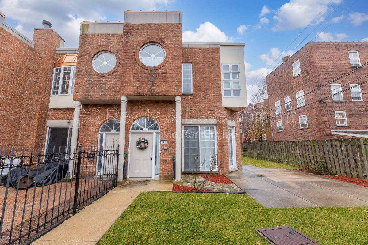 Apartment for rent at 5424 S Ellis Ave #A, Chicago, IL 60615