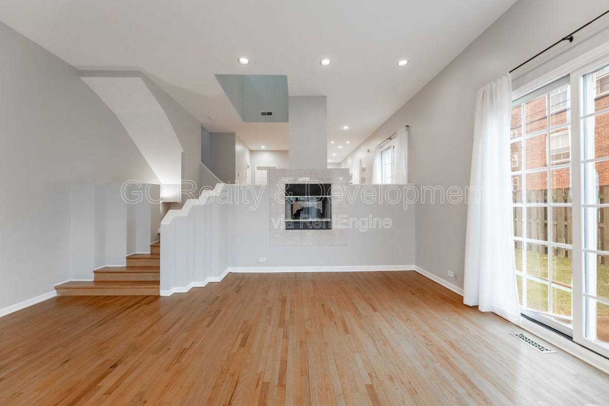 Apartment for rent at 5424 S Ellis Ave #A, Chicago, IL 60615