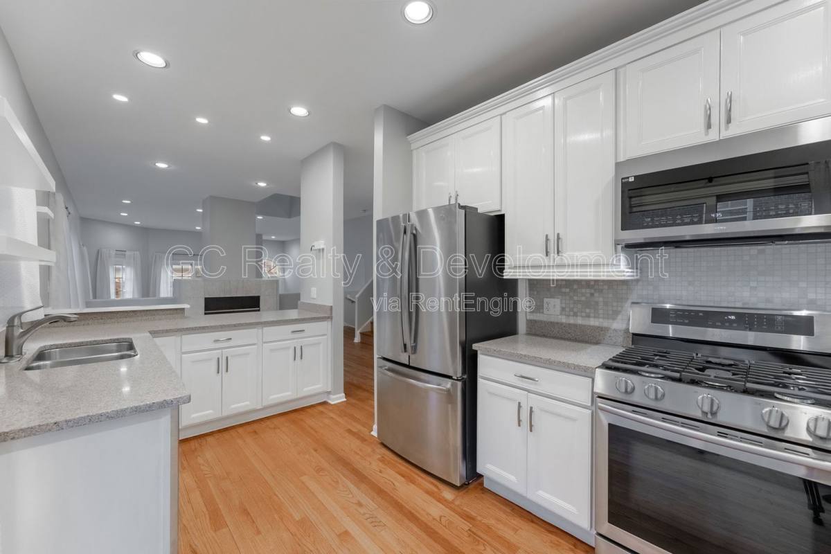 Apartment for rent at 5424 S Ellis Ave #A, Chicago, IL 60615