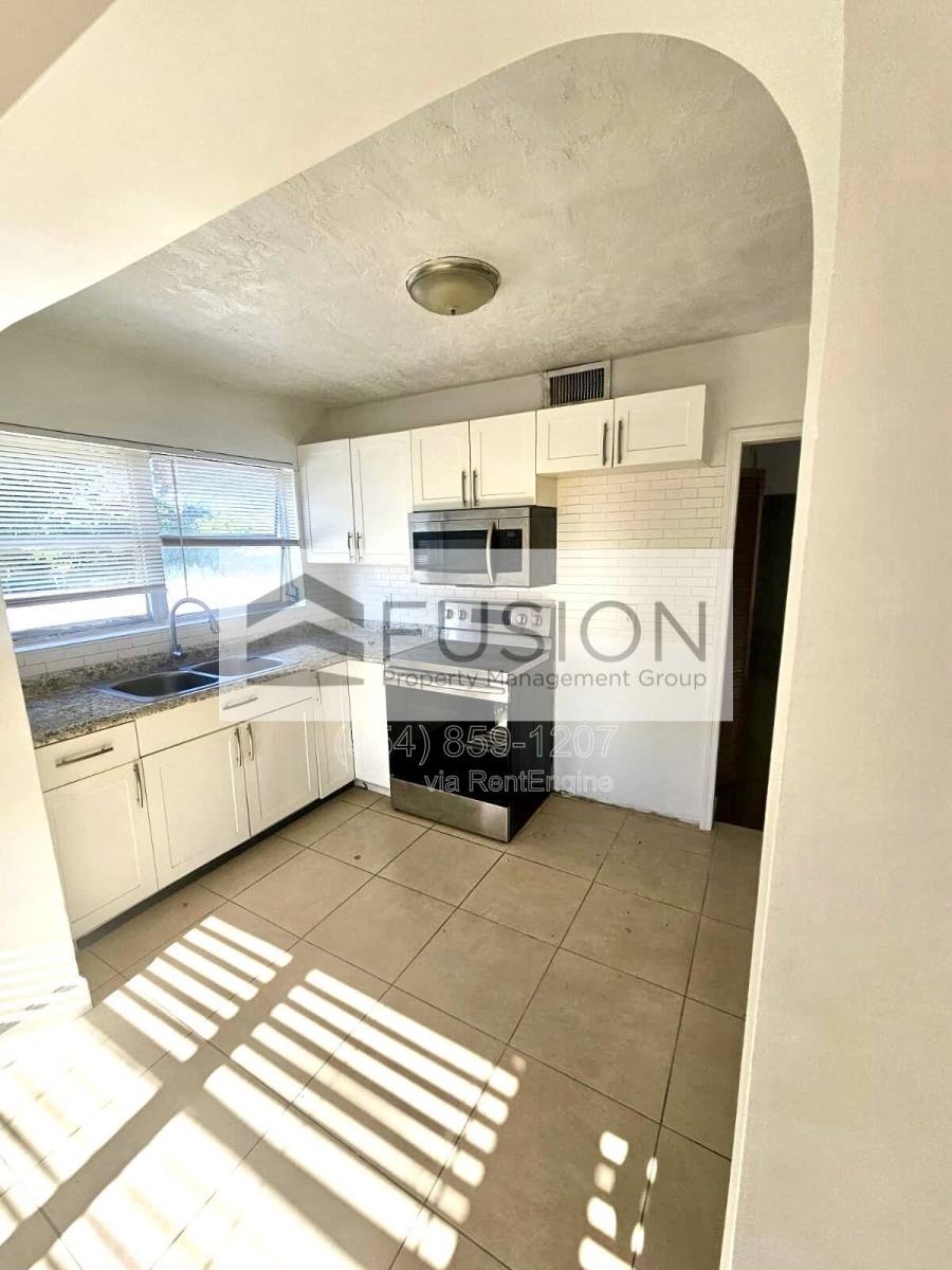 Apartment for rent at 708 NE 4th St, Hallandale, FL 33009