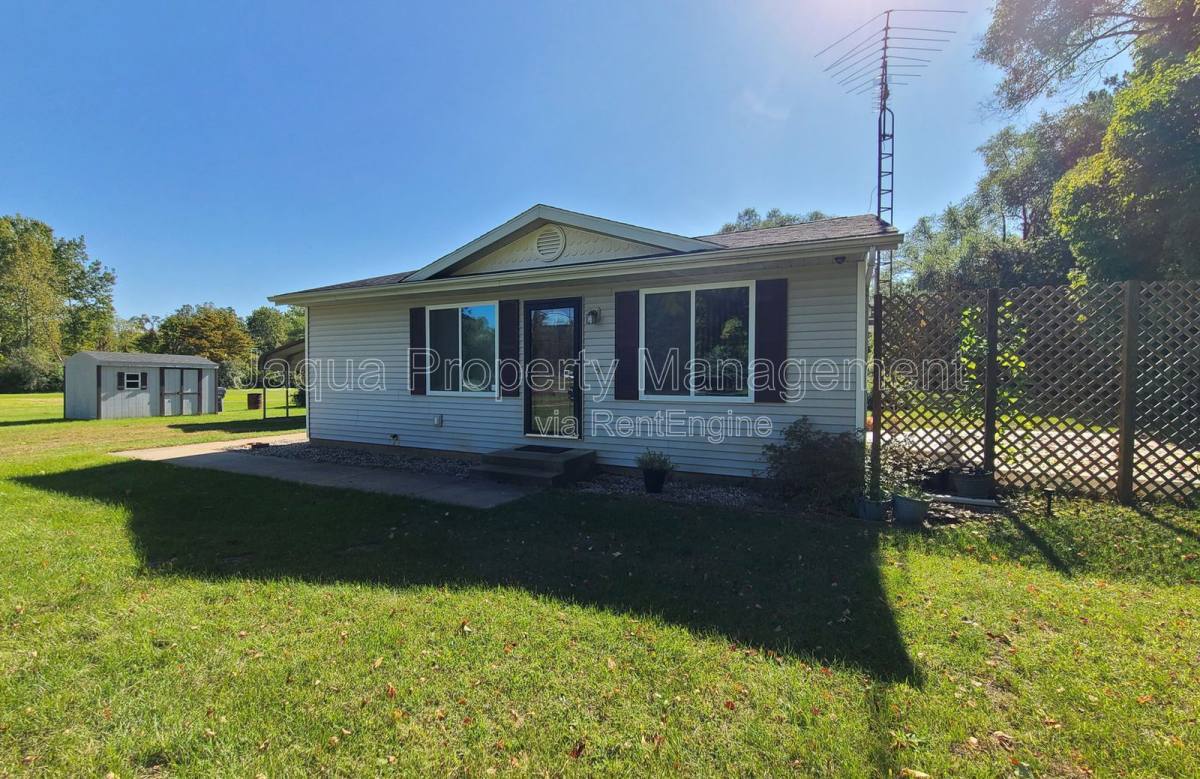 House for rent at 3970 Meadowbrook Rd, Benton Harbor, MI 49022