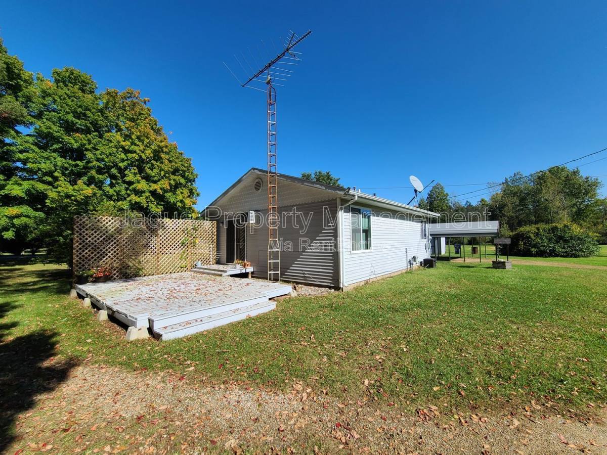 House for rent at 3970 Meadowbrook Rd, Benton Harbor, MI 49022