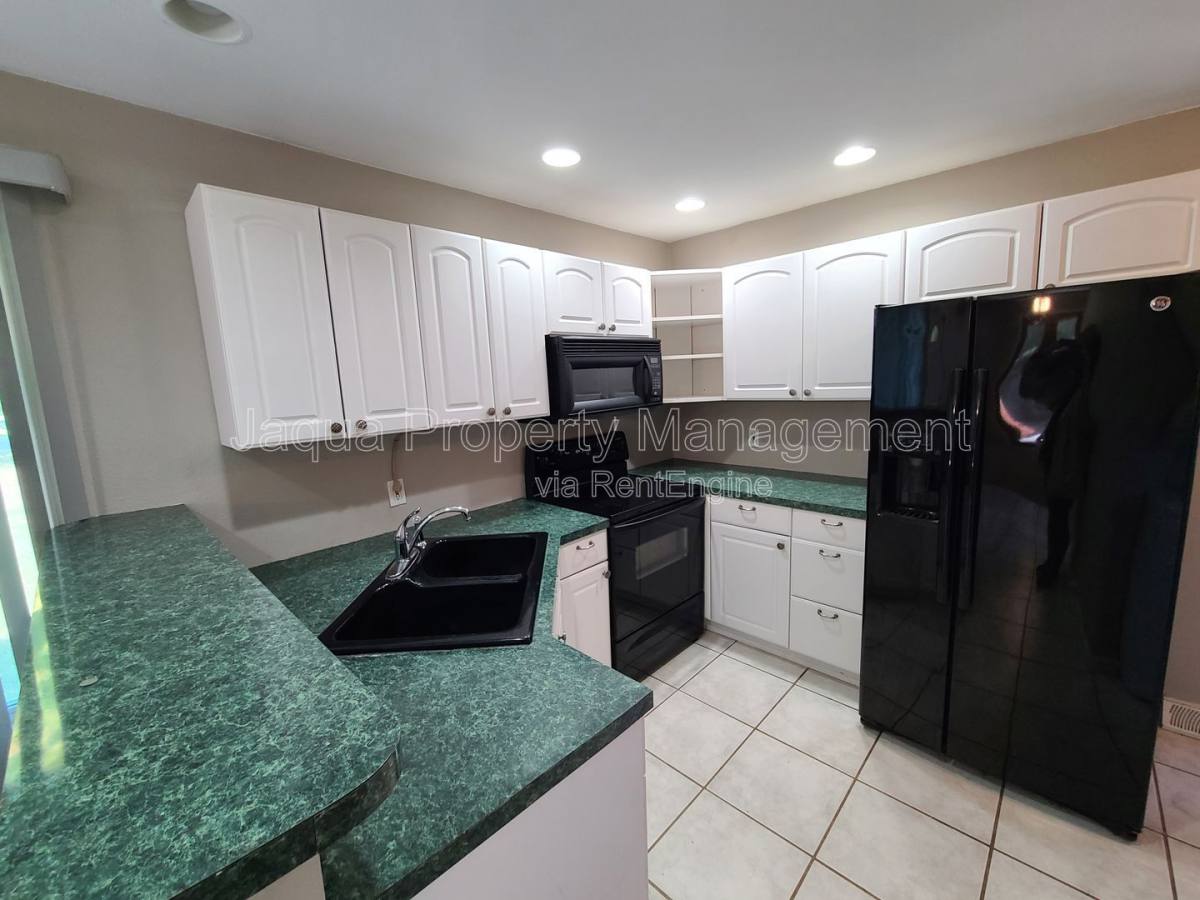 House for rent at 3970 Meadowbrook Rd, Benton Harbor, MI 49022