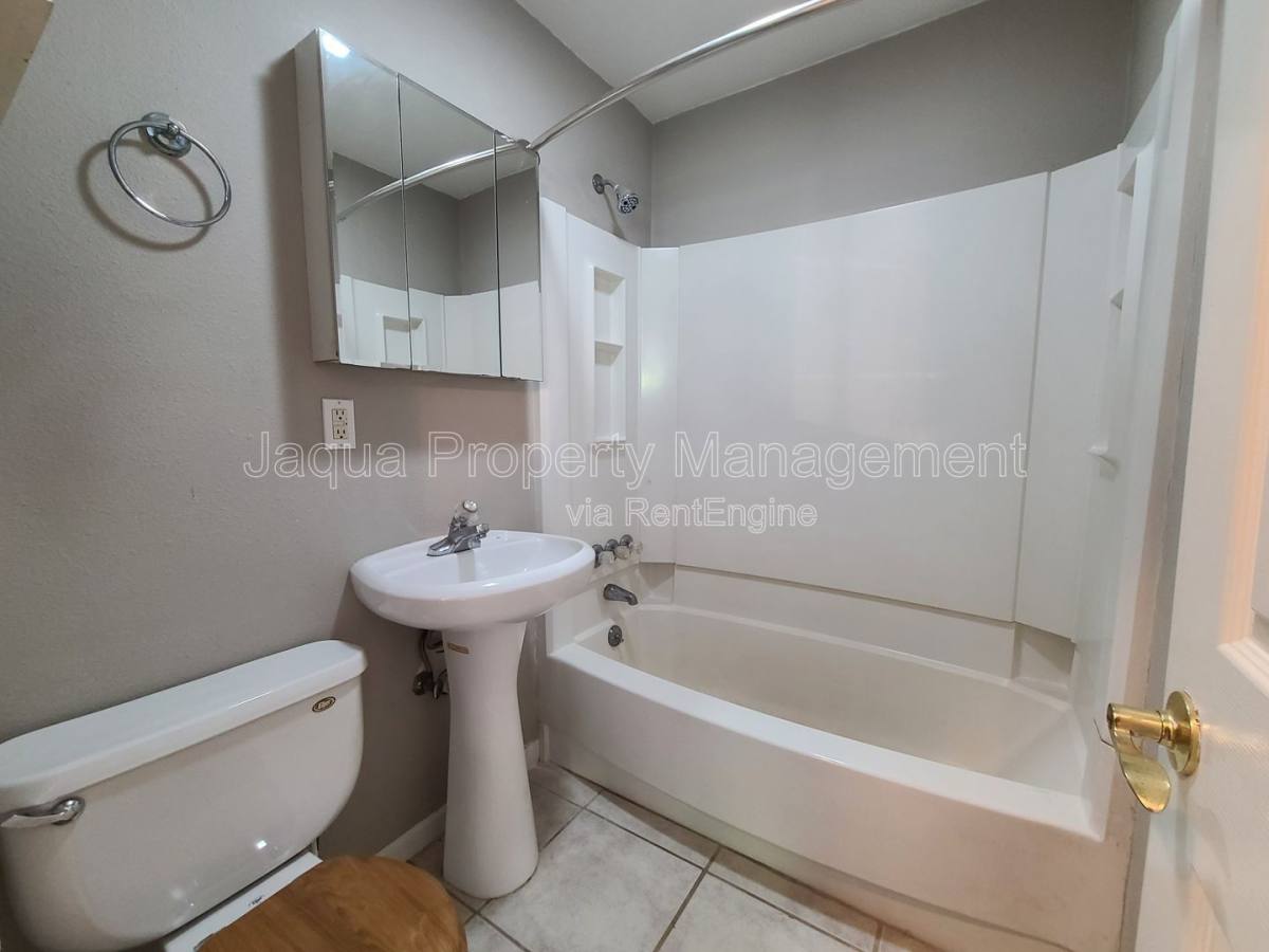 House for rent at 3970 Meadowbrook Rd, Benton Harbor, MI 49022
