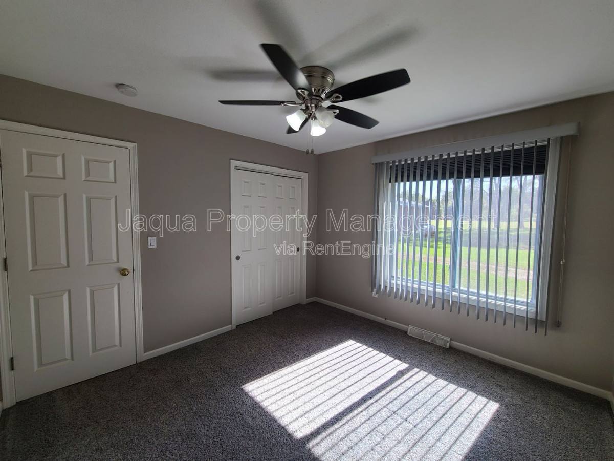 House for rent at 3970 Meadowbrook Rd, Benton Harbor, MI 49022