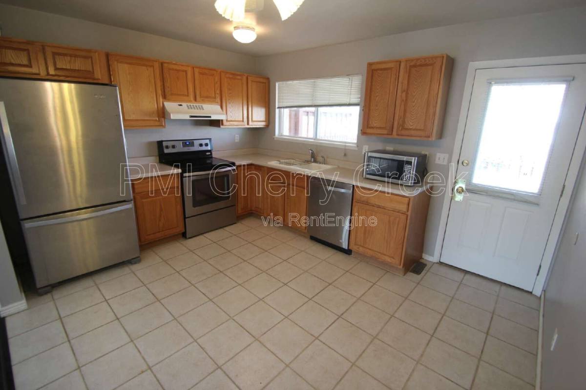 House for rent at 1875 S Ivory Court, Aurora, CO 80017