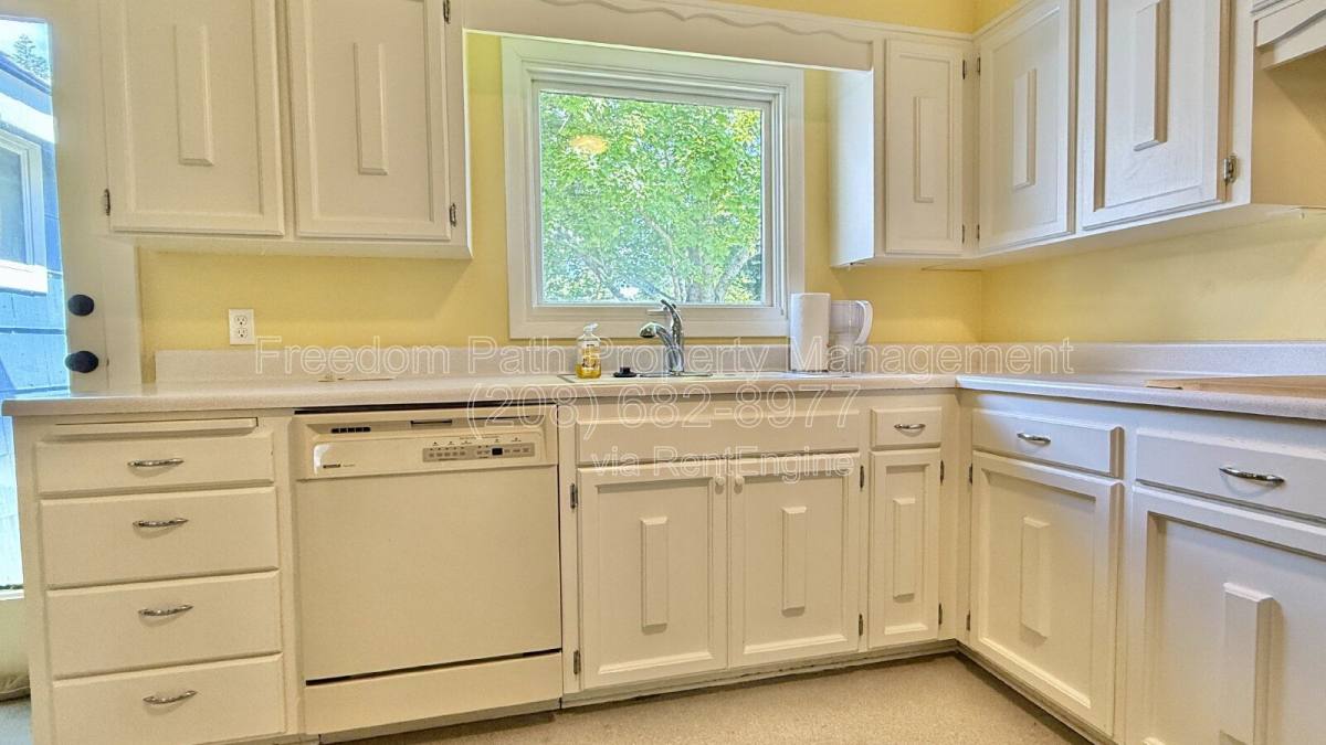House for rent at 1008 Church St, Sandpoint, ID 83864