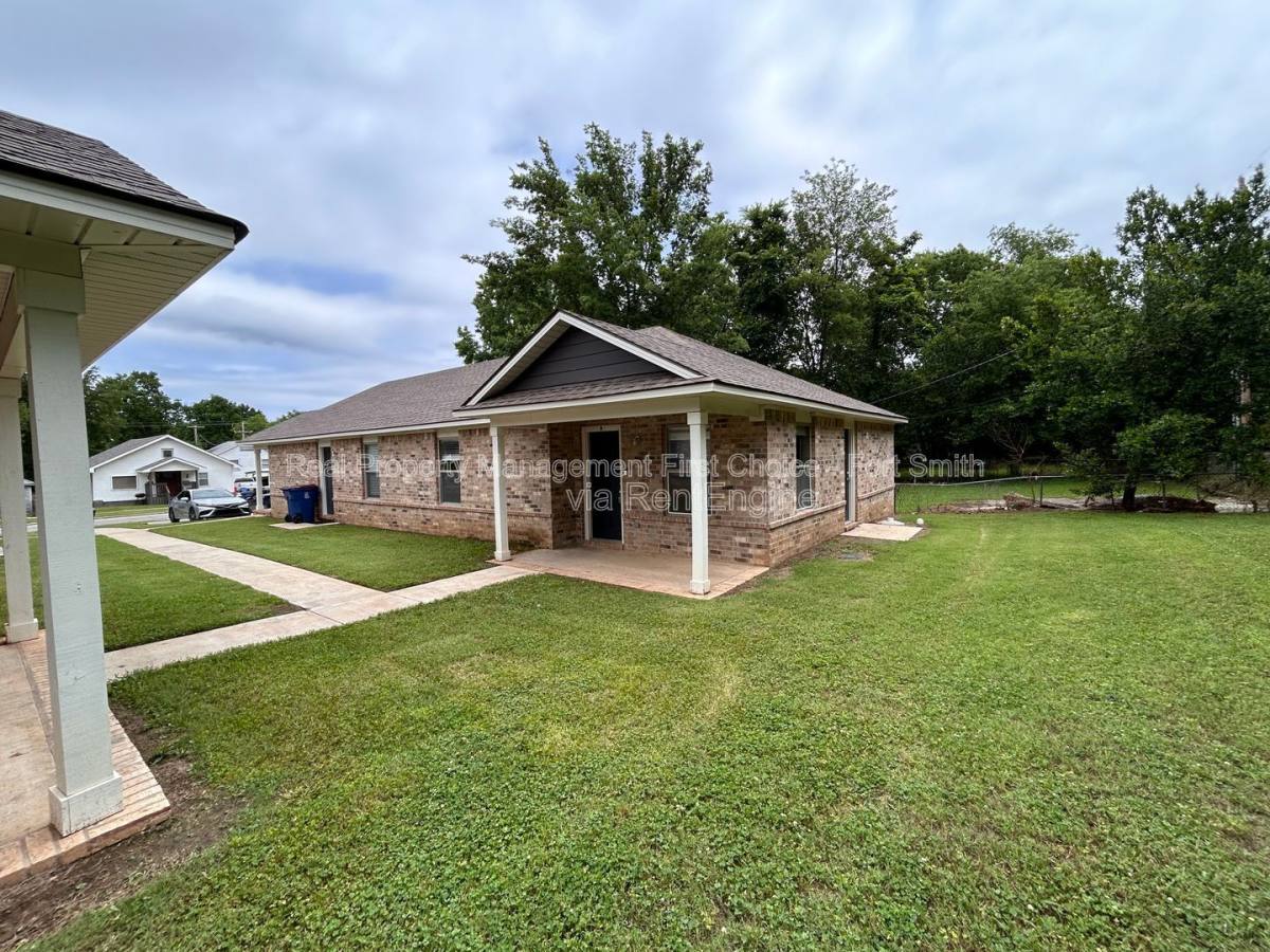 Apartment for rent at 1612 S P St #B, Fort Smith, AR 72901