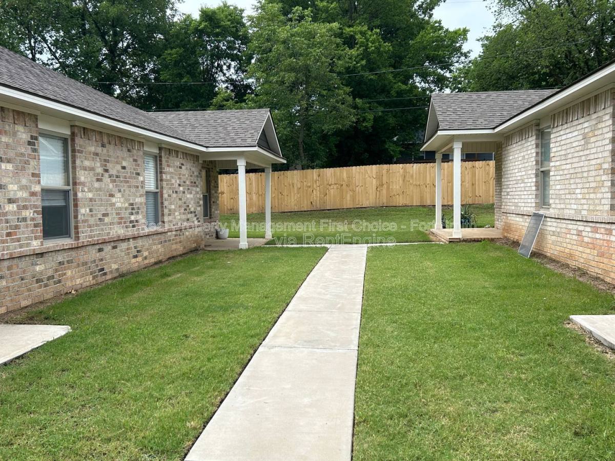 Apartment for rent at 1612 S P St #B, Fort Smith, AR 72901