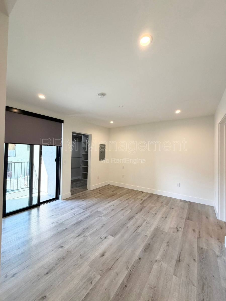 Apartment for rent at 5923 Laurel Canyon Blvd #401, Valley Village, CA 91607