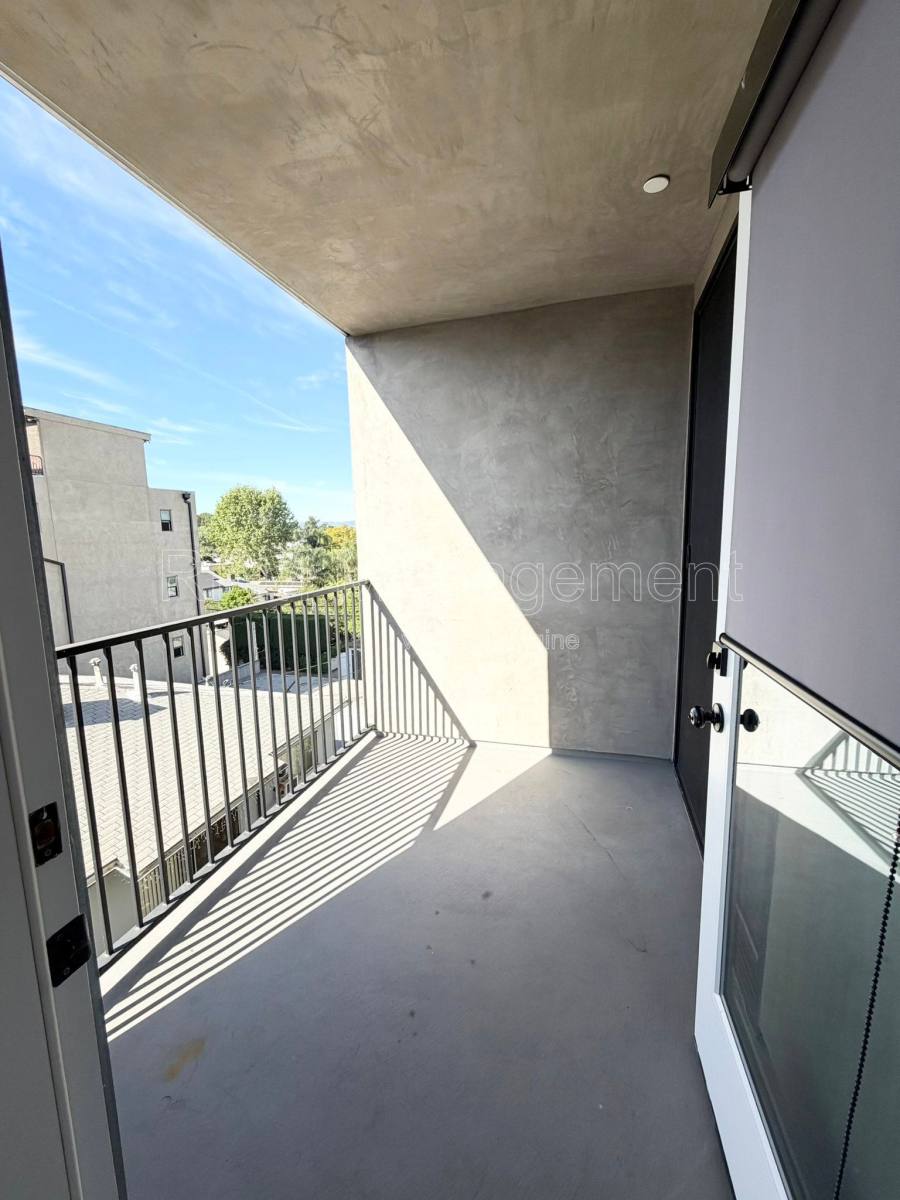Apartment for rent at 5923 Laurel Canyon Blvd #401, Valley Village, CA 91607