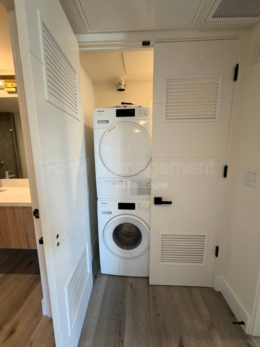 Apartment for rent at 5923 Laurel Canyon Blvd #401, Valley Village, CA 91607