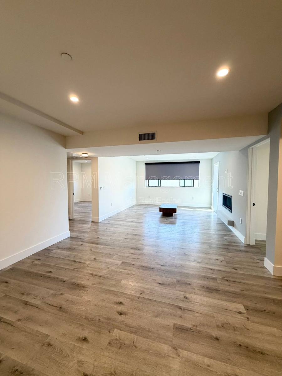 Apartment for rent at 5923 Laurel Canyon Blvd #401, Valley Village, CA 91607