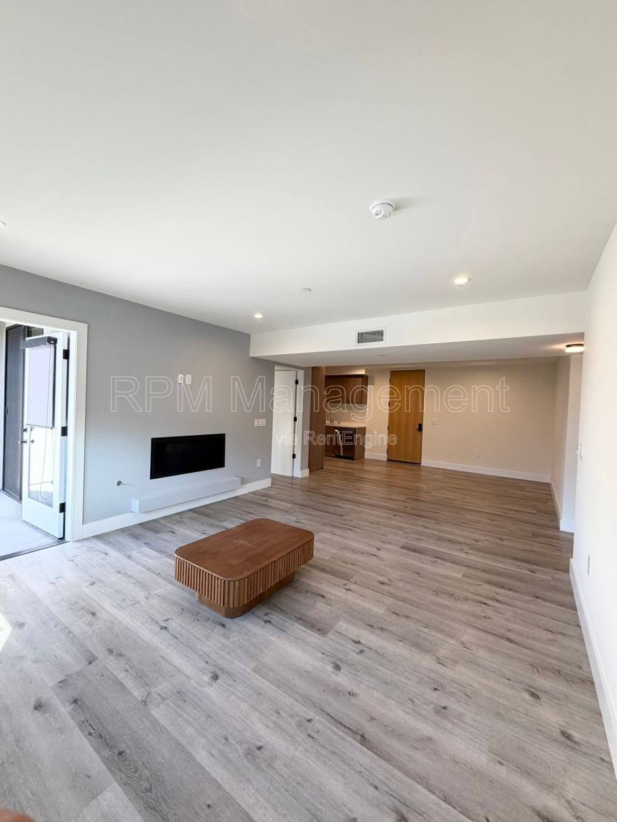 Apartment for rent at 5923 Laurel Canyon Blvd #401, Valley Village, CA 91607