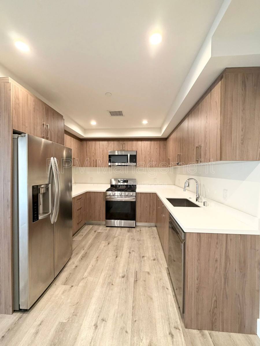 Apartment for rent at 5923 Laurel Canyon Blvd #401, Valley Village, CA 91607