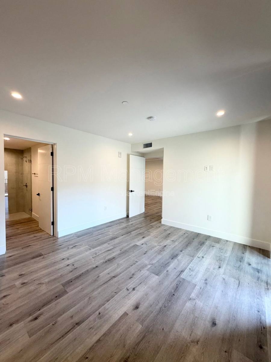 Apartment for rent at 5923 Laurel Canyon Blvd #401, Valley Village, CA 91607