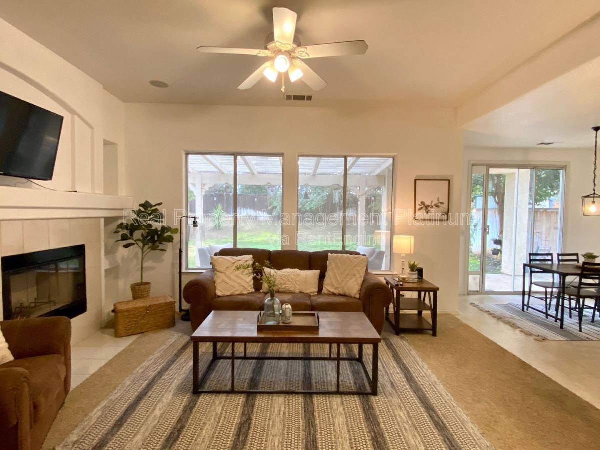 House for rent at 4872 N Crestmoor Ave, Clovis, CA 93619