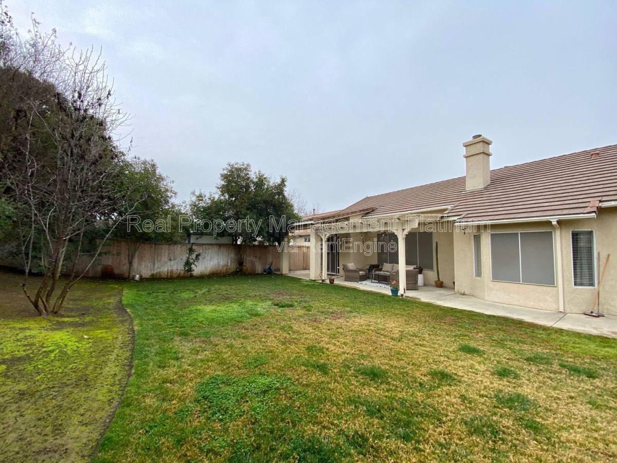 House for rent at 4872 N Crestmoor Ave, Clovis, CA 93619