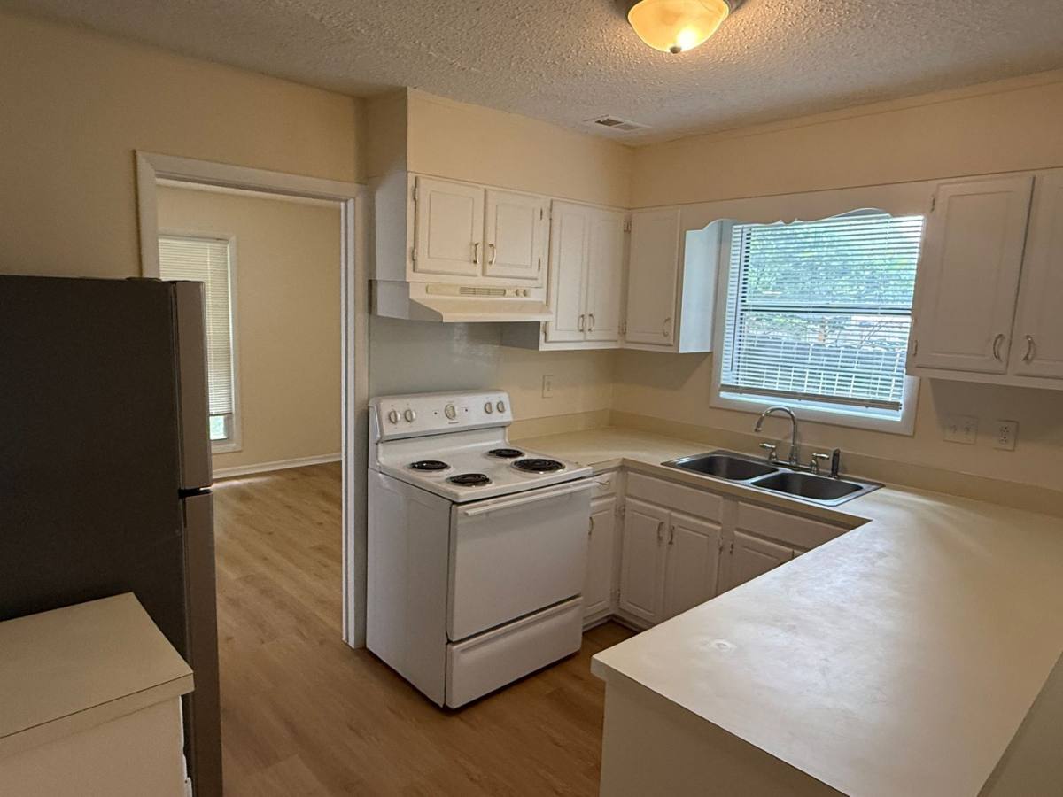 House for rent at 6341 Round Hill Rd, Charlotte, NC 28211