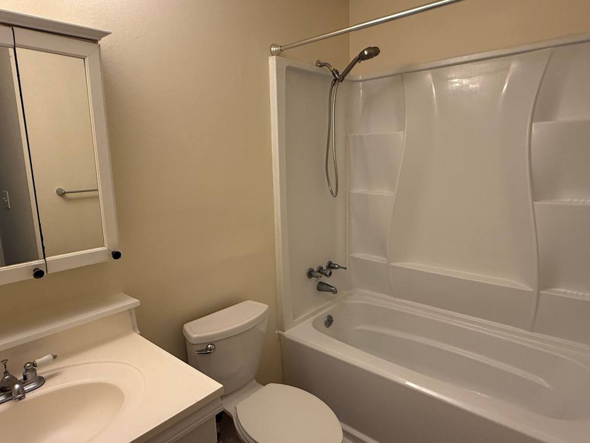 House for rent at 6341 Round Hill Rd, Charlotte, NC 28211