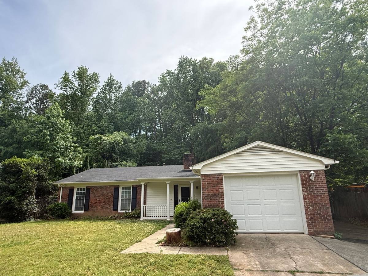 House for rent at 6341 Round Hill Rd, Charlotte, NC 28211