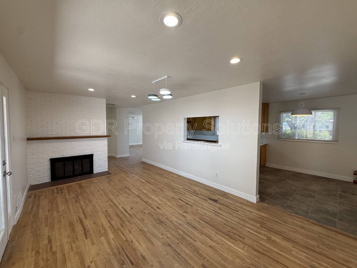 House for rent at 1317 Espanola St NE, Albuquerque, NM 87110