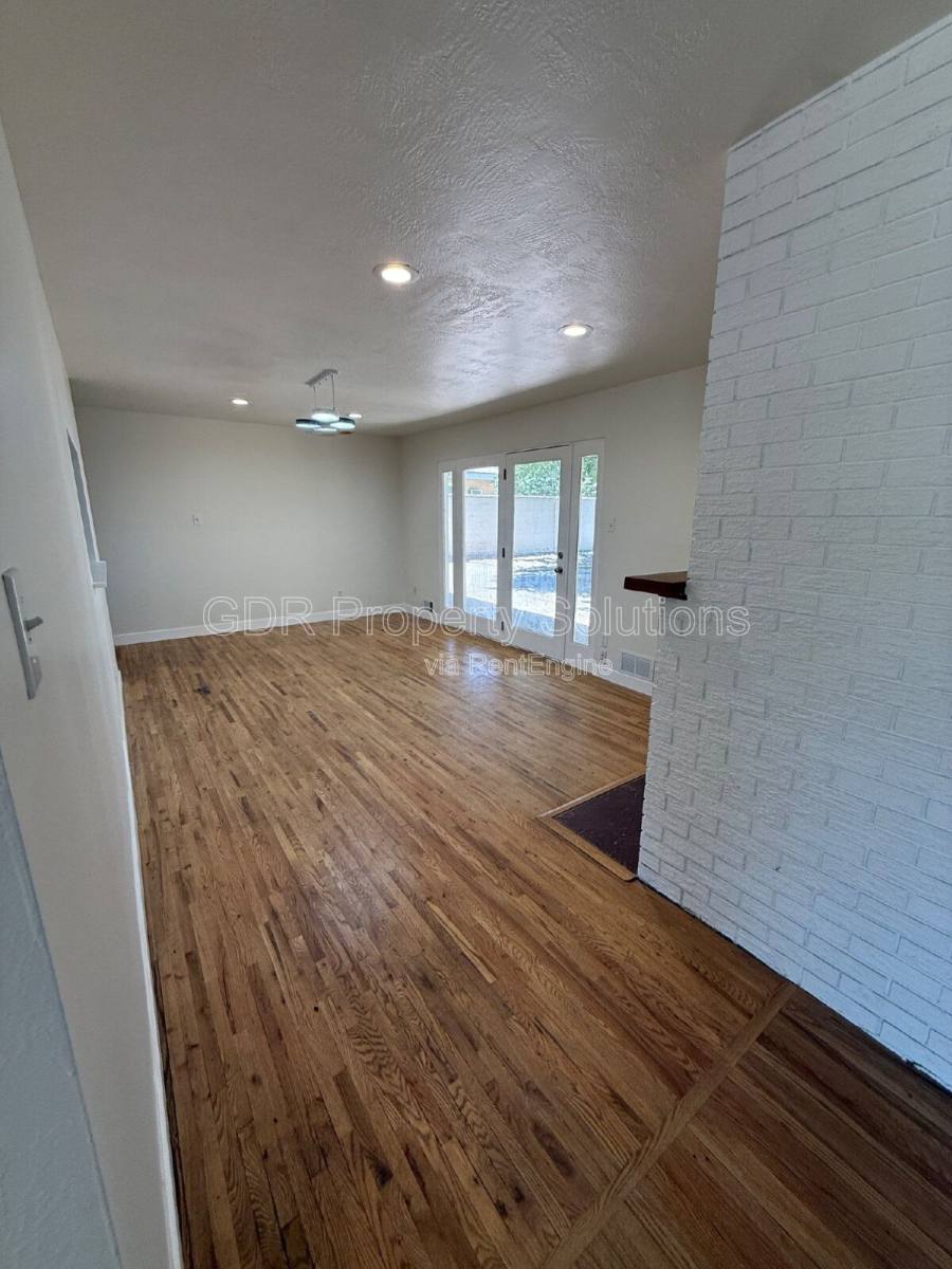 House for rent at 1317 Espanola St NE, Albuquerque, NM 87110