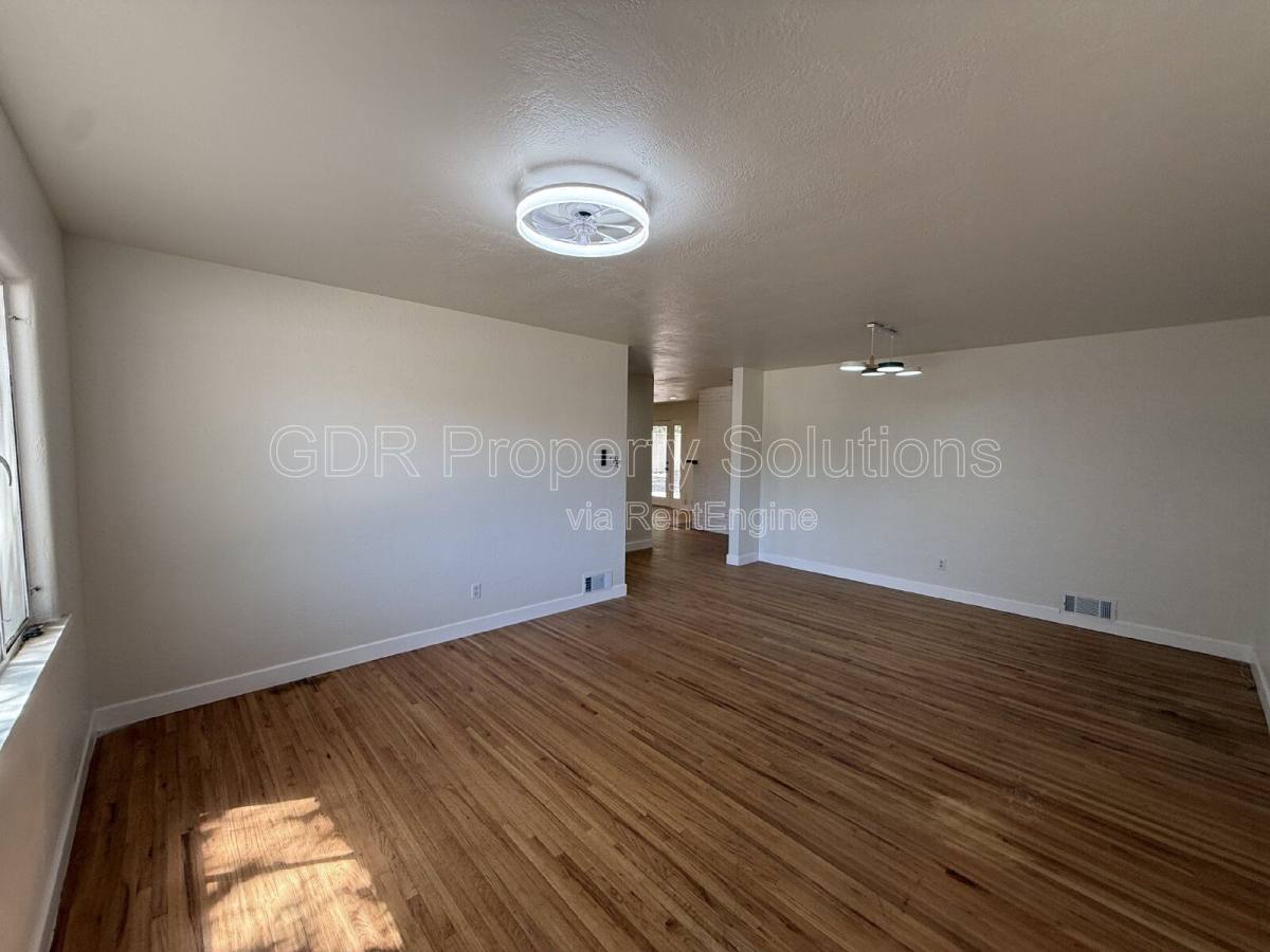 House for rent at 1317 Espanola St NE, Albuquerque, NM 87110