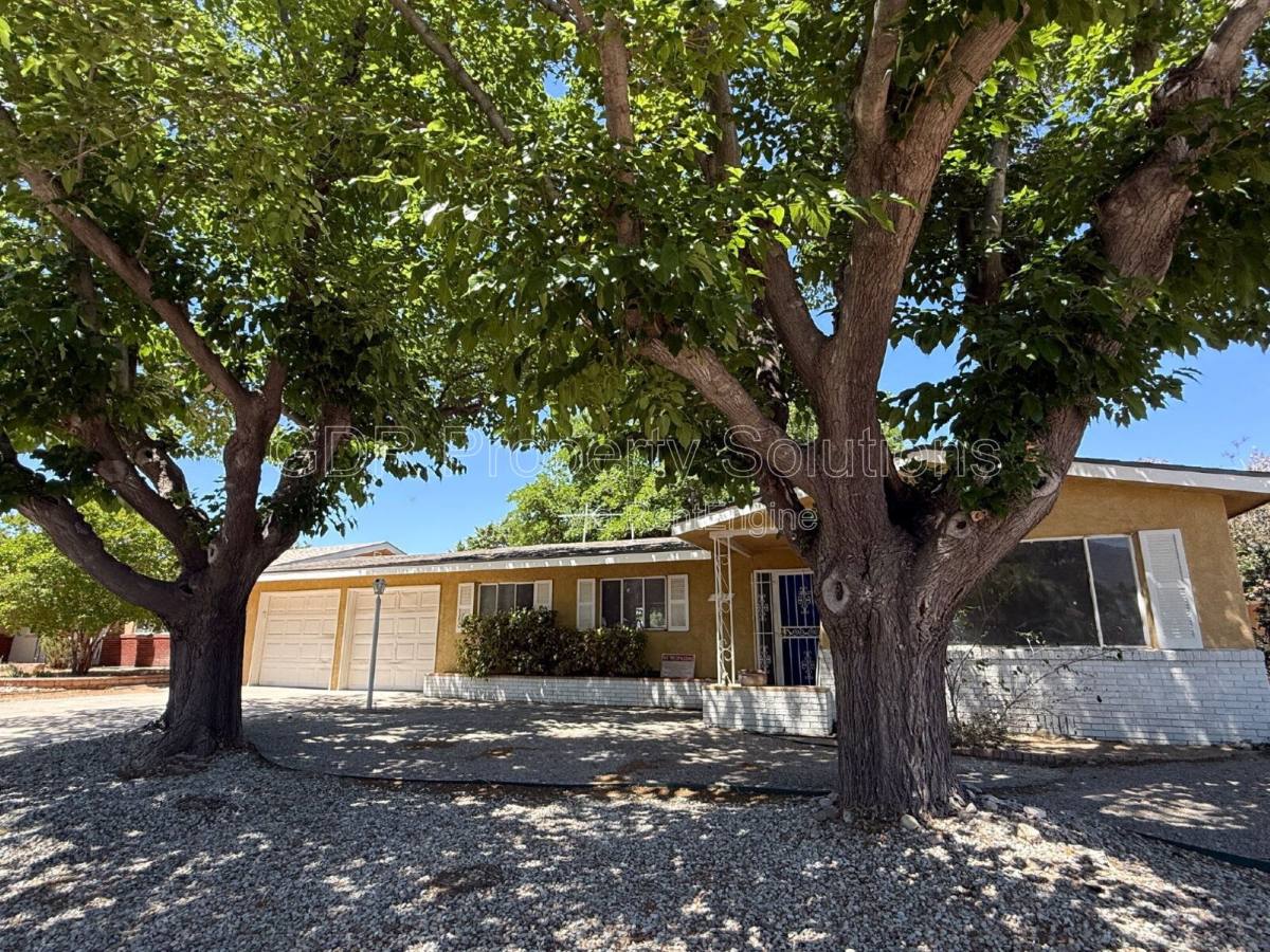 House for rent at 1317 Espanola St NE, Albuquerque, NM 87110