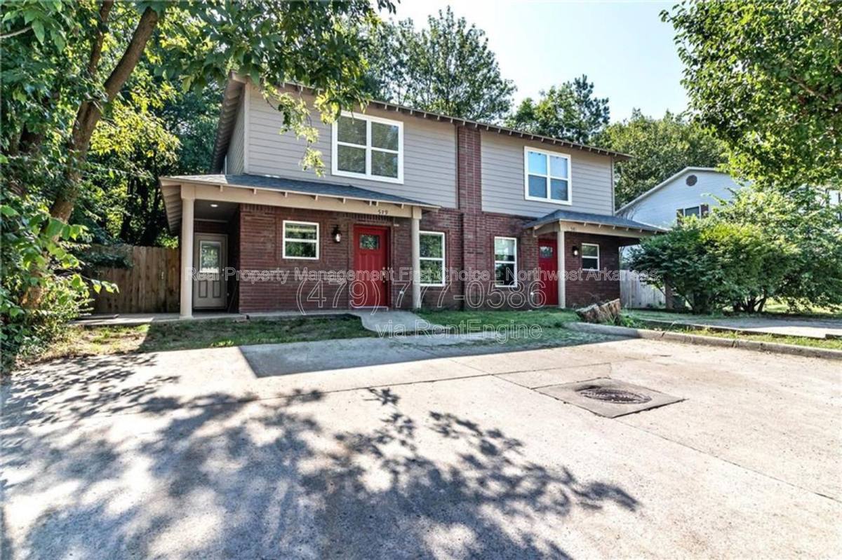 Townhouse for rent at 579 W Moan Place, Fayetteville, AR 72703