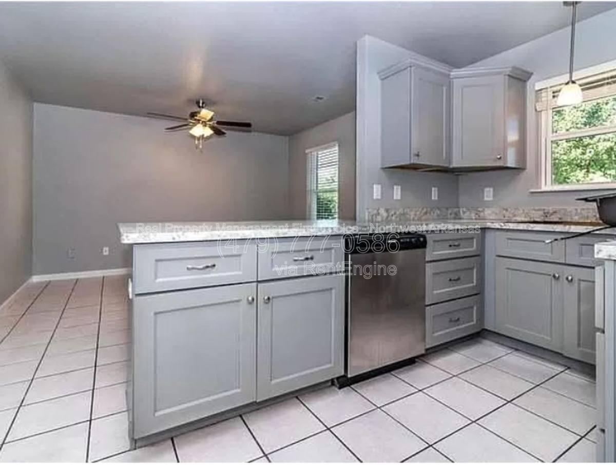 Townhouse for rent at 579 W Moan Place, Fayetteville, AR 72703