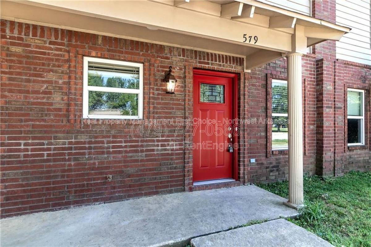 Townhouse for rent at 579 W Moan Place, Fayetteville, AR 72703