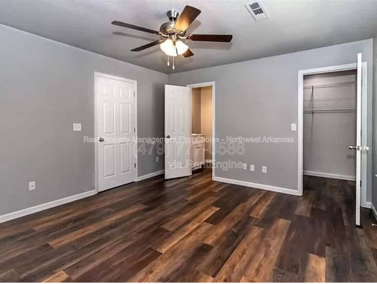 Townhouse for rent at 579 W Moan Place, Fayetteville, AR 72703
