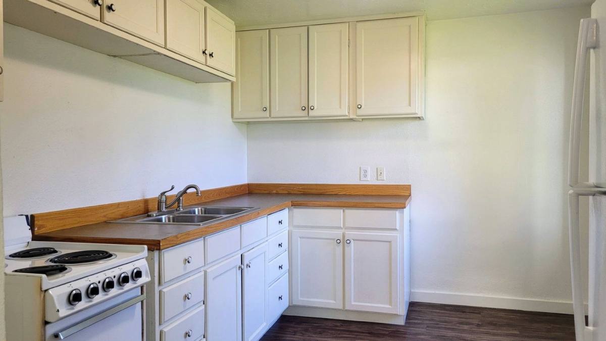 Apartment for rent at 2680 E St, Springfield, OR 97477