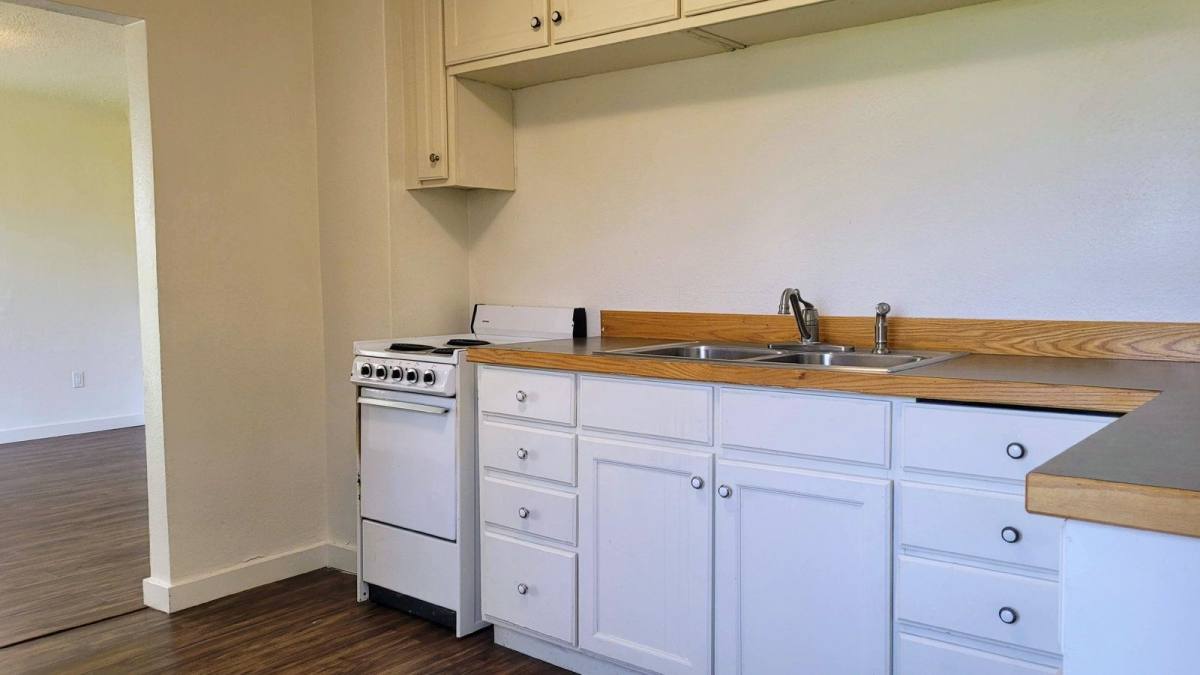 Apartment for rent at 2680 E St, Springfield, OR 97477