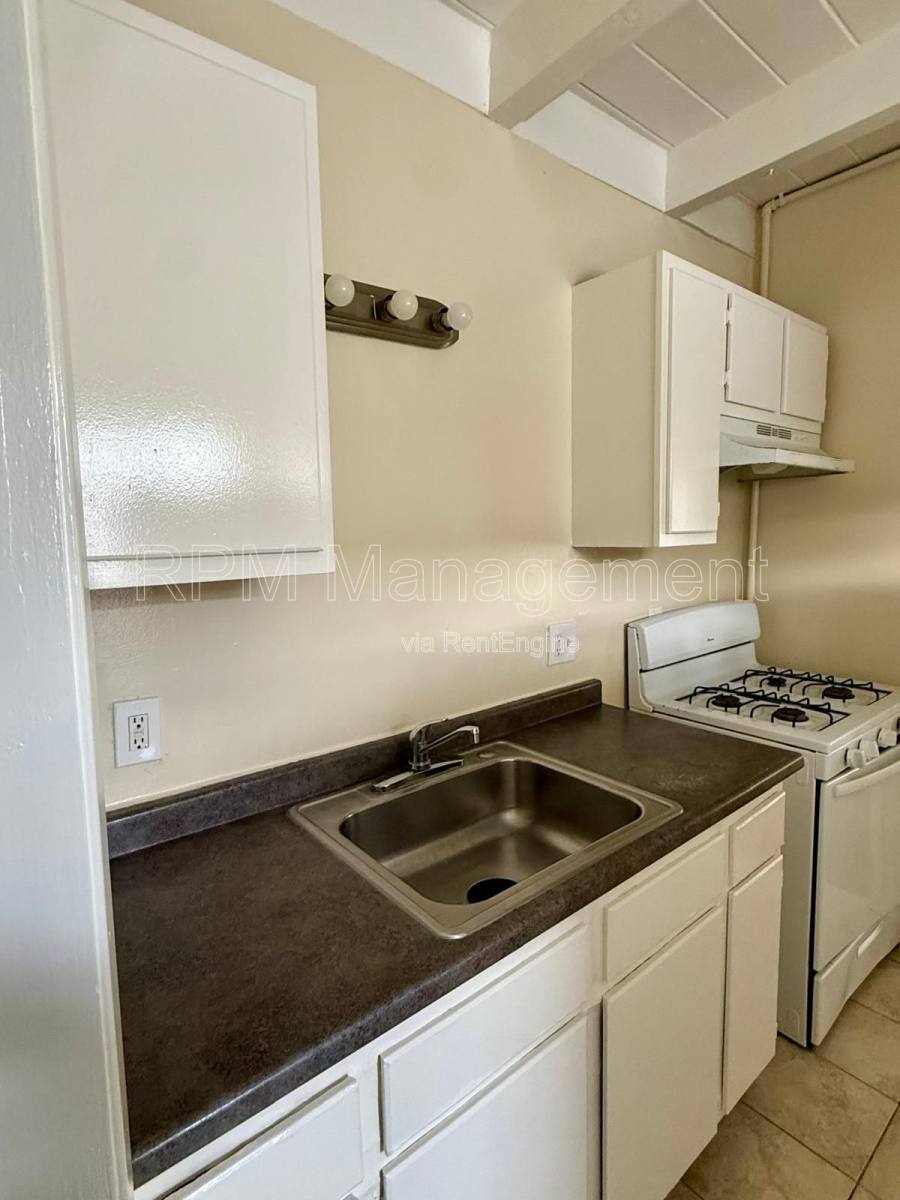Apartment for rent at 6645 Etiwanda Ave #9A, Reseda, CA 91335