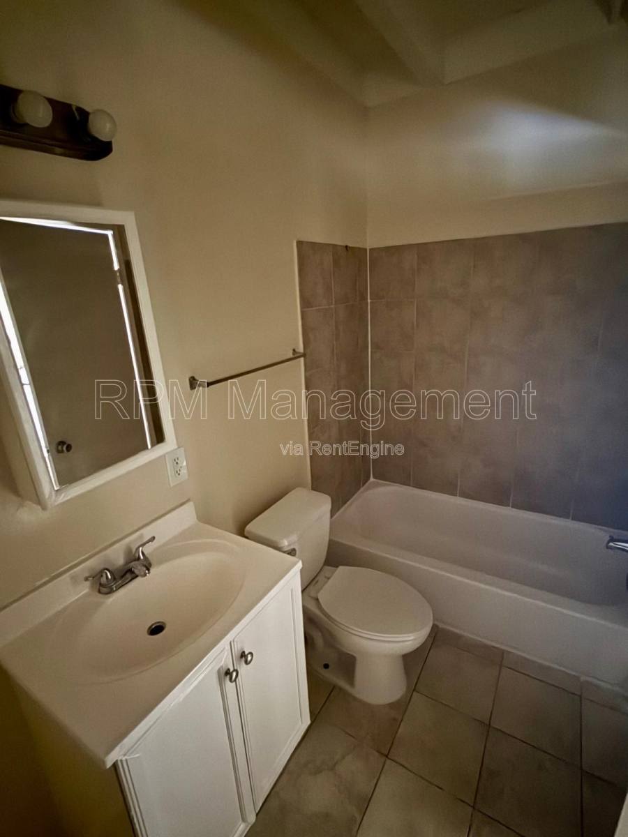 Apartment for rent at 6645 Etiwanda Ave #9A, Reseda, CA 91335