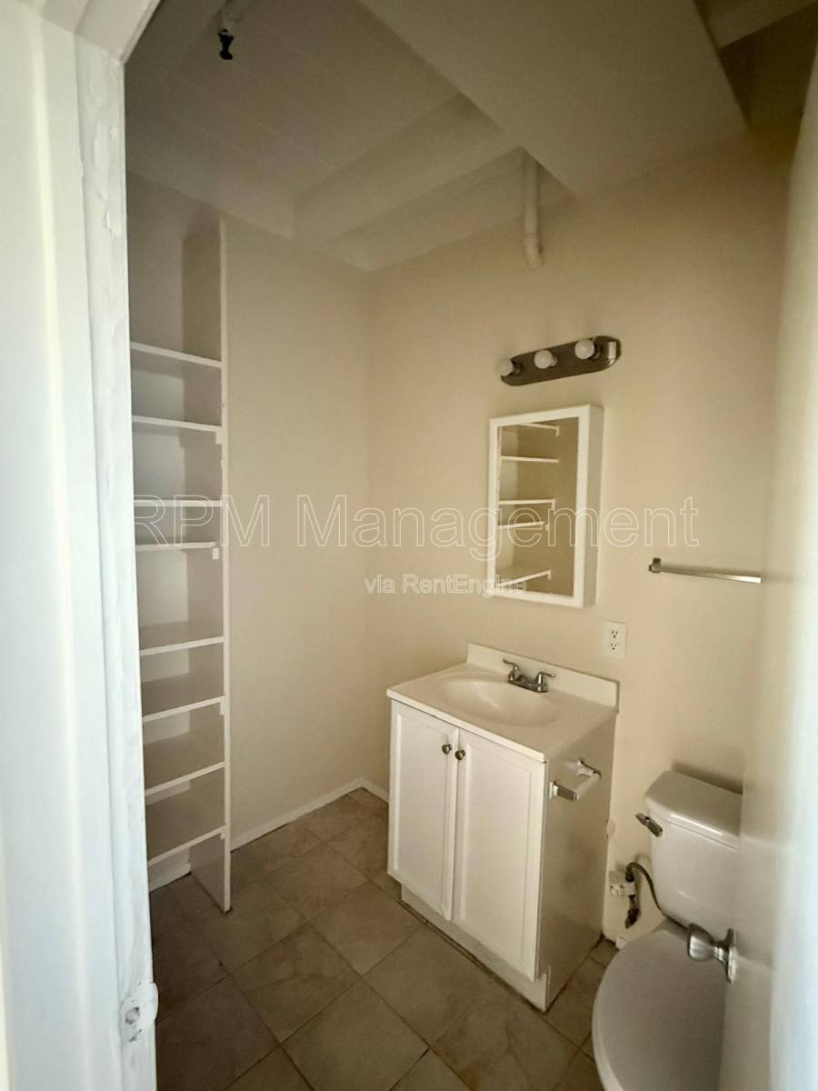 Apartment for rent at 6645 Etiwanda Ave #9A, Reseda, CA 91335
