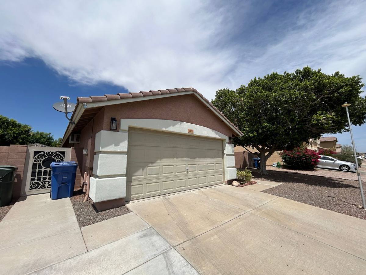 House for rent at 3126 W Zachary Dr, Phoenix, AZ 85027