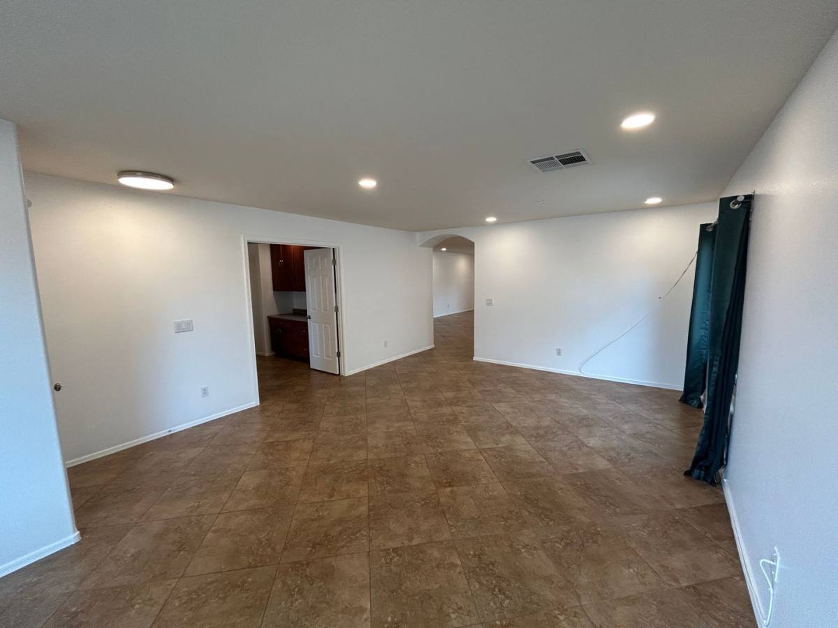 House for rent at 3126 W Zachary Dr, Phoenix, AZ 85027