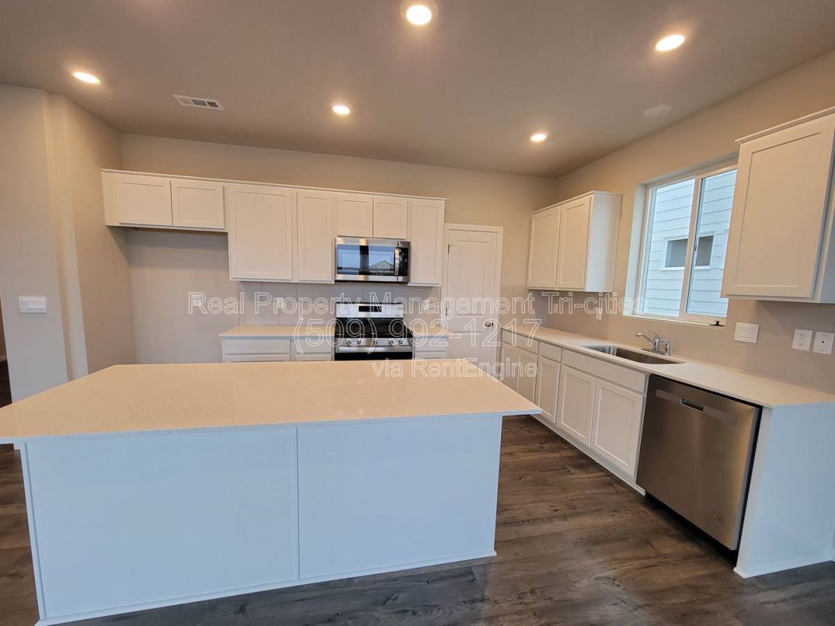 Apartment for rent at 7752 Ranchland Lane, West Richland, WA 99353