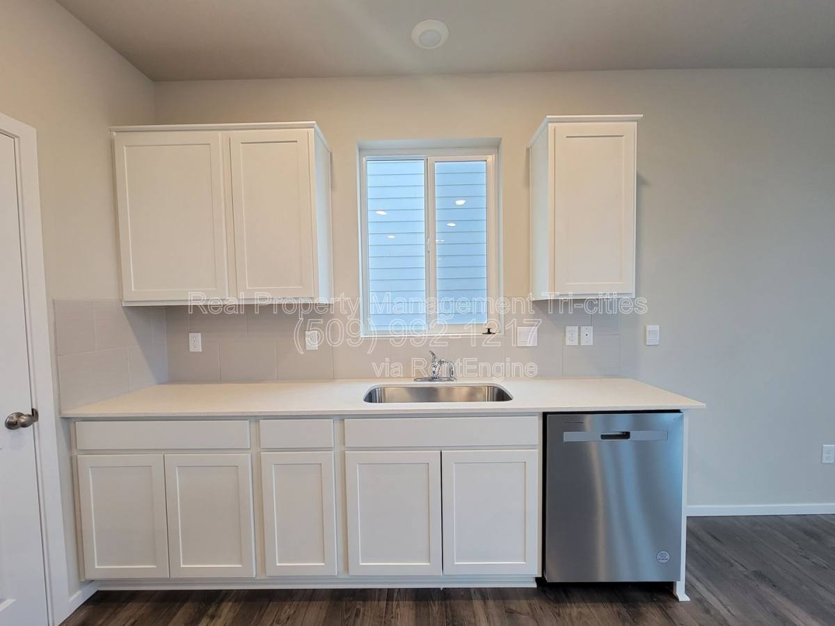 Apartment for rent at 7752 Ranchland Lane, West Richland, WA 99353